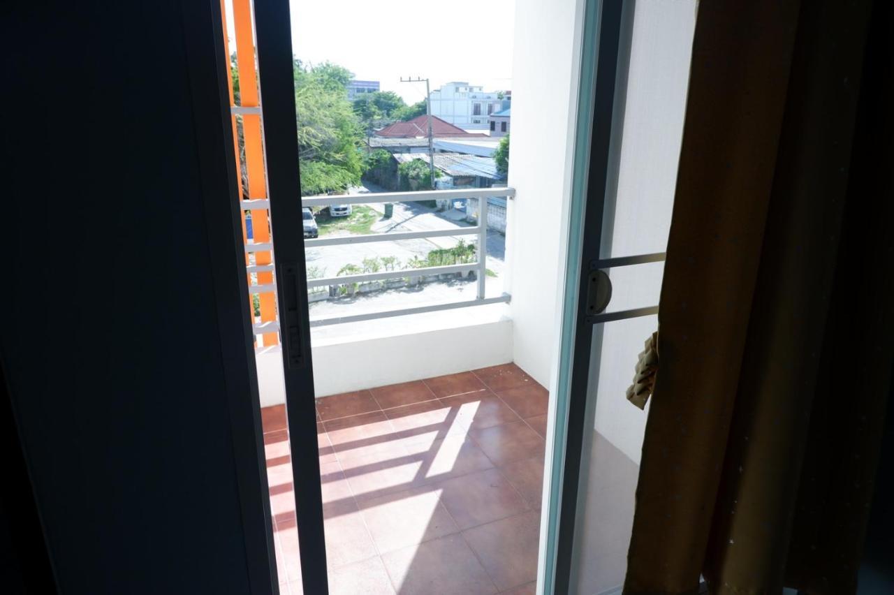 V At Bangsaen Hotel Buitenkant foto